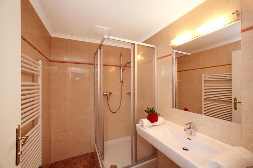 Gasthof Zur Post Maishofen Room photo